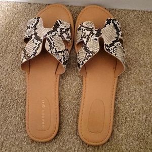 SALE 👡 Madden Girl Snake Print Sandals